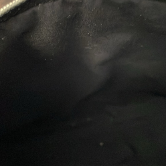 YSL Cosmetics Bag. - Picture 6 of 8